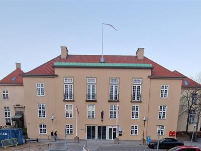 Det gamle rådhus i Nørresundby set lidt oppefra